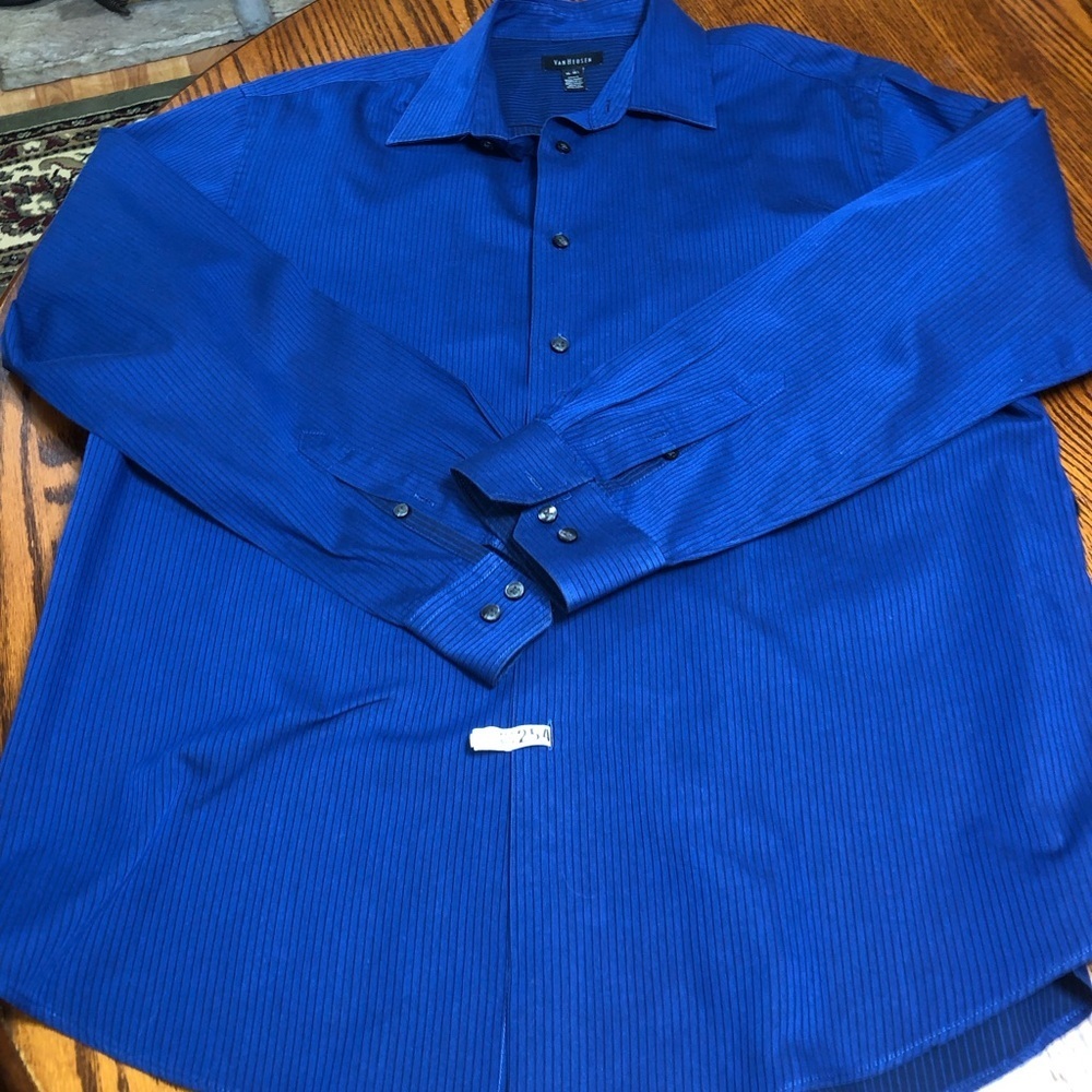 VAN HEUSEN SIZE LARGE 16-16.5 NAVY BLUE PINSTRIPED LONG SLEEVE SHIRT IN EUC - Picture 2 of 4